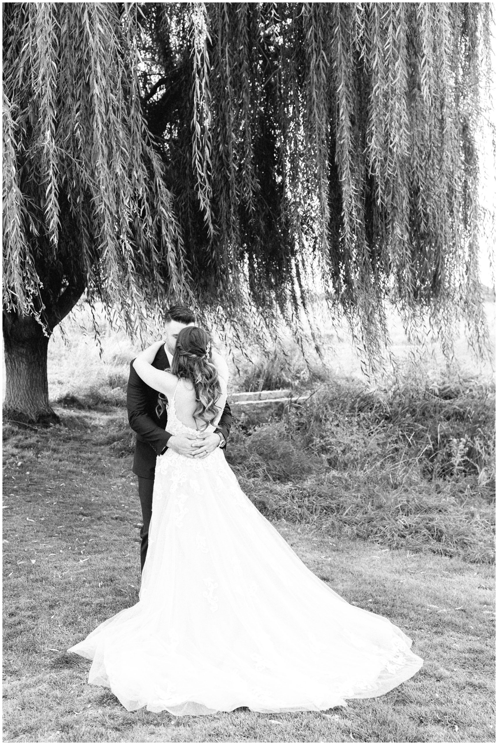 Black and White image of couple under the willow tree at SR wedding Venue in Vineyard Utah