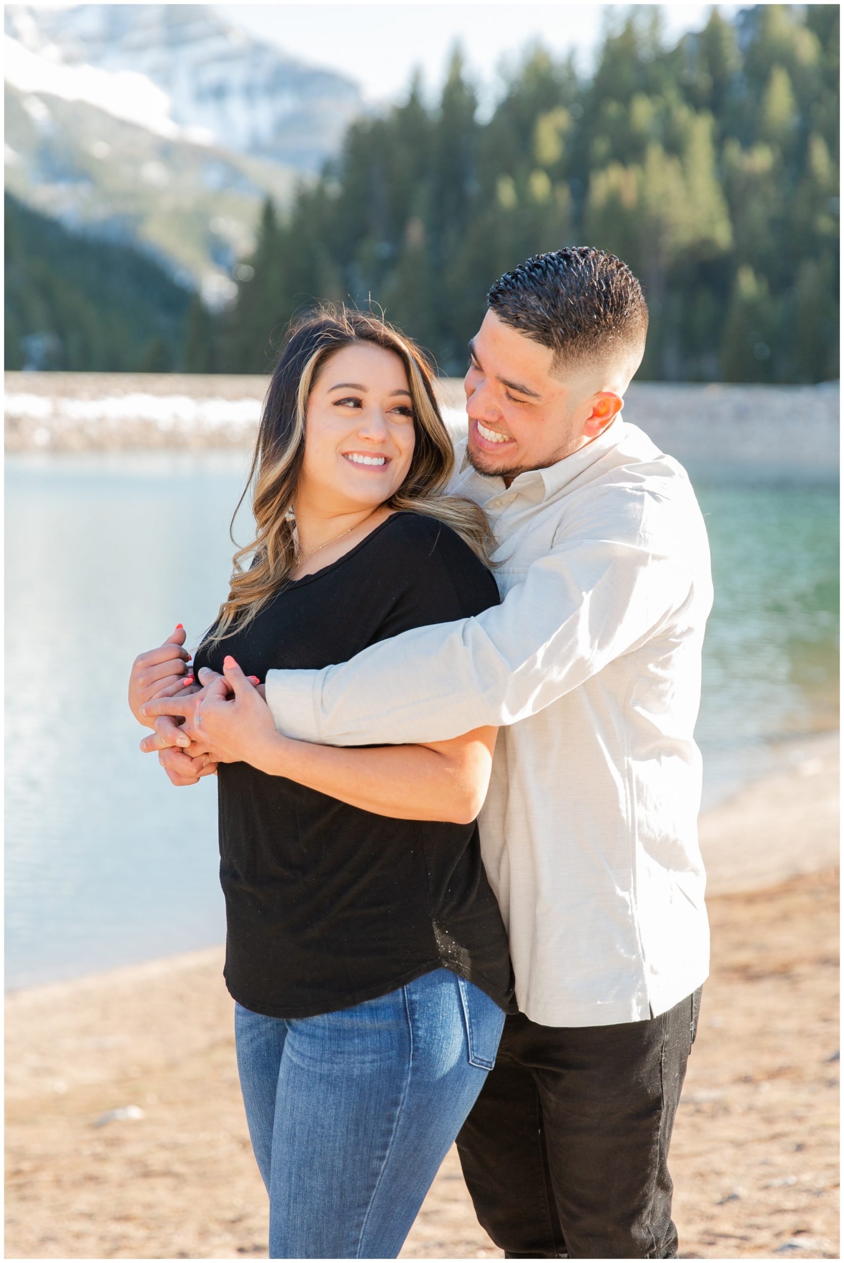 Casual poses for engagement pictures in Utah